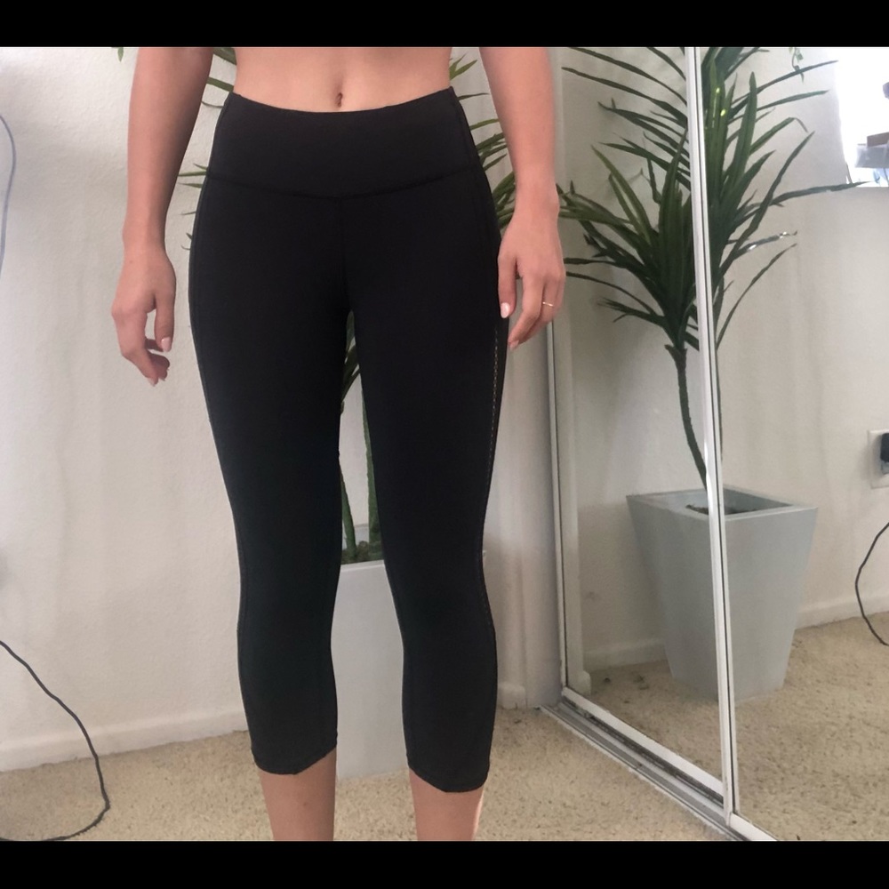 Capri Lululemon leggings - fishnet down the side - Picture 4 of 5